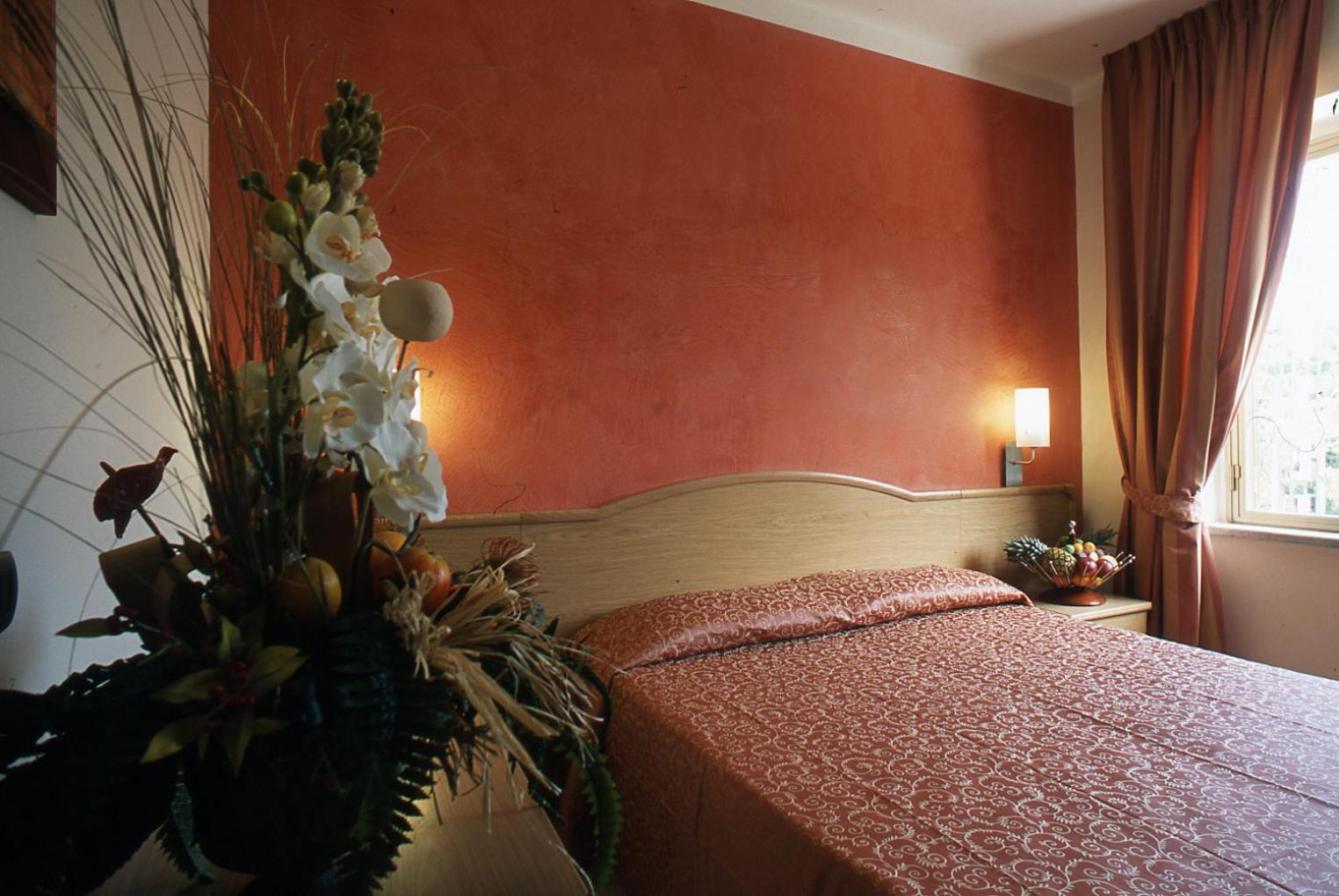Hotel Tenda Rossa Marina Di Carrara Buitenkant foto