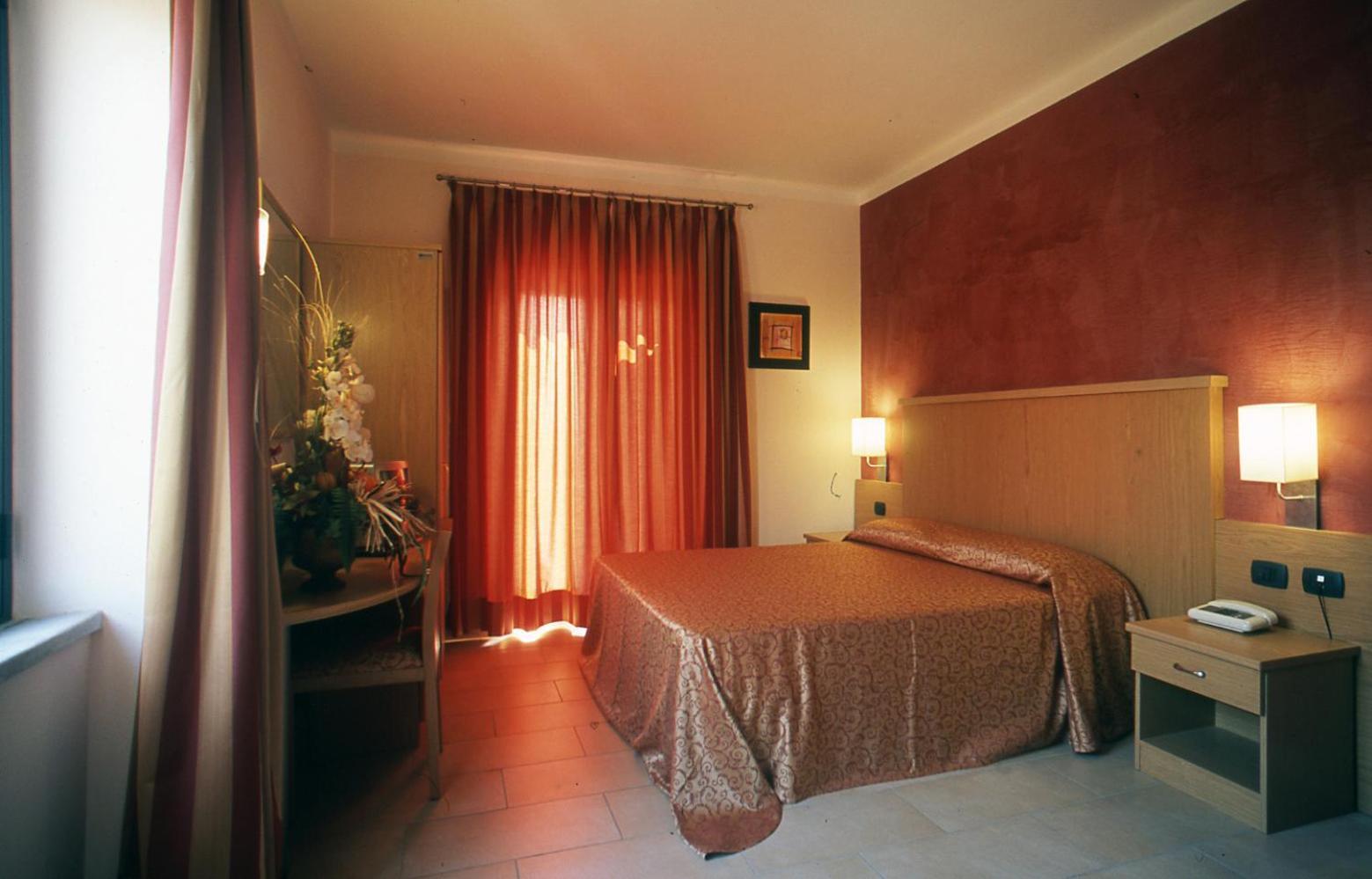 Hotel Tenda Rossa Marina Di Carrara Buitenkant foto