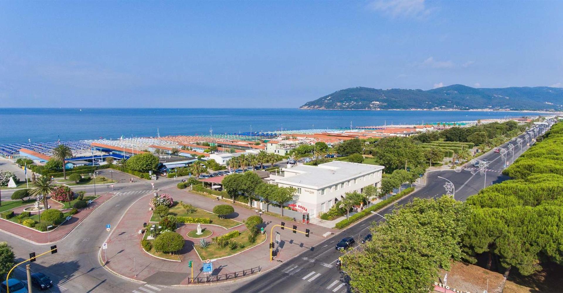 Hotel Tenda Rossa Marina Di Carrara Buitenkant foto