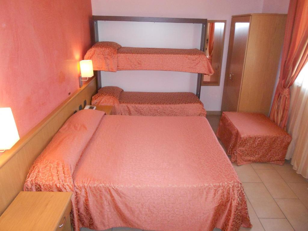 Hotel Tenda Rossa Marina Di Carrara Kamer foto