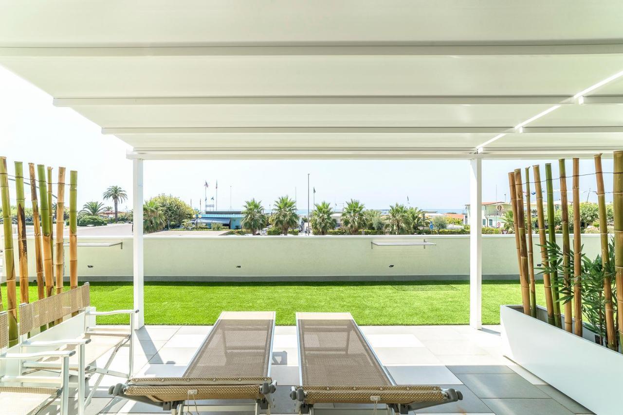 Hotel Tenda Rossa Marina Di Carrara Buitenkant foto